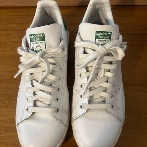 Adidas Stan Smith White with Green Detail - Size 7 Unisex / 8-8.5 Women’s